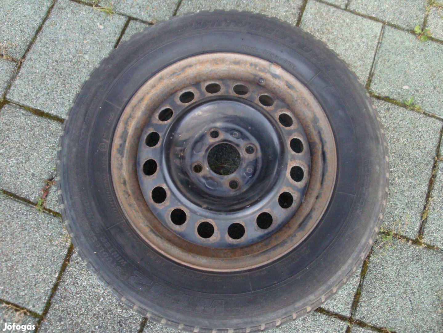 14-es acélfelni Bridgestone téli gumival, 185/70 R14