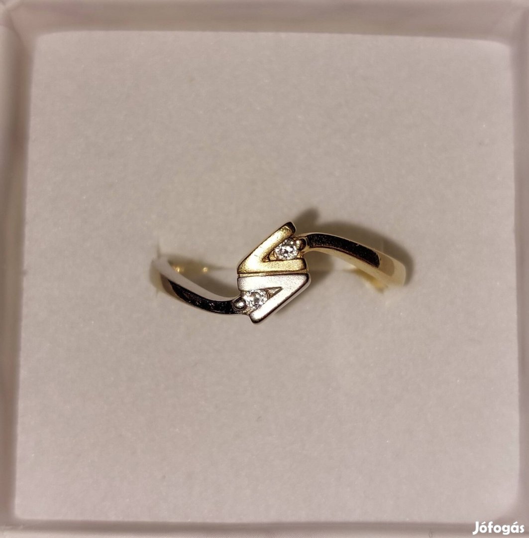 14 karátos arany és fehérarany gyönyörű szép gyűrű 1,8cm átmérő 