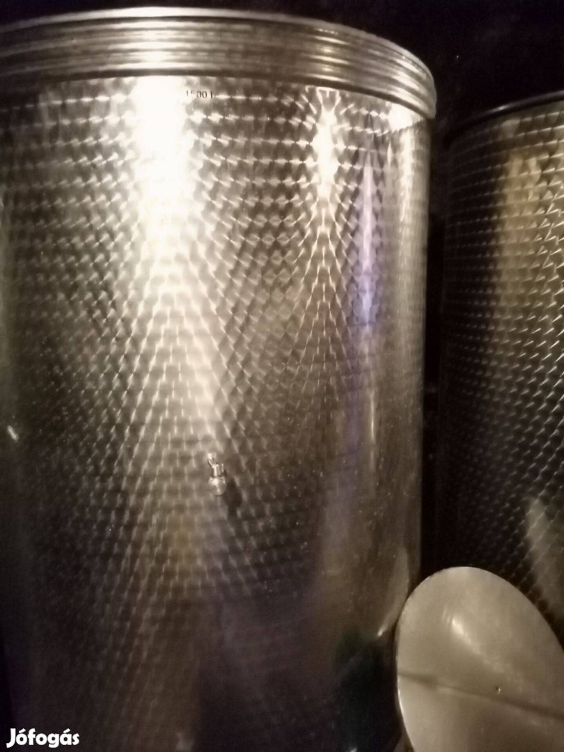 1500 L Úszófedeles saválló, rozsdamentes acél bor tartály