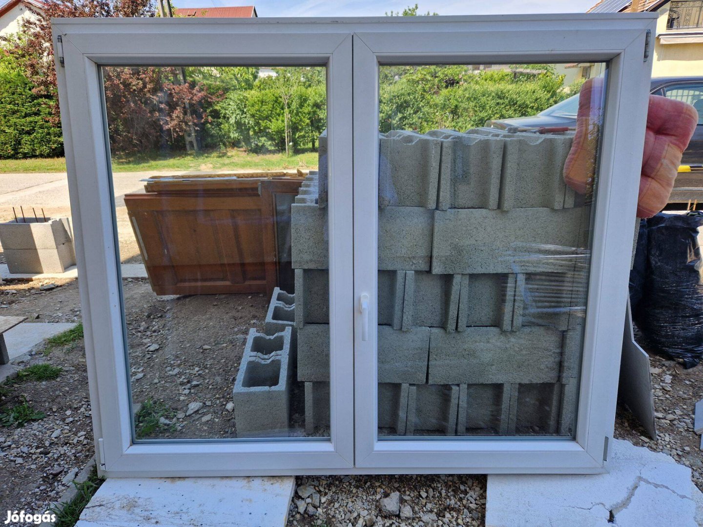 150x180 bukó-nyíló bontott ablak redőnnyel