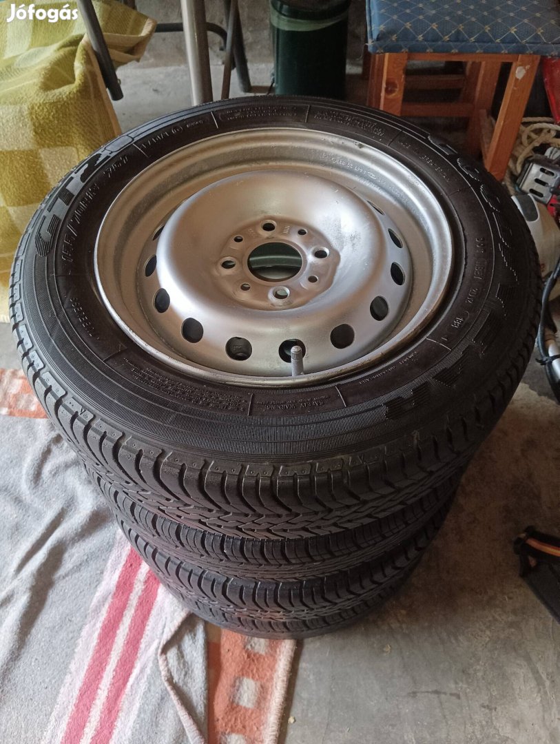 155/70R13 nyári gumi garnitúra Fiat felnin eladó 