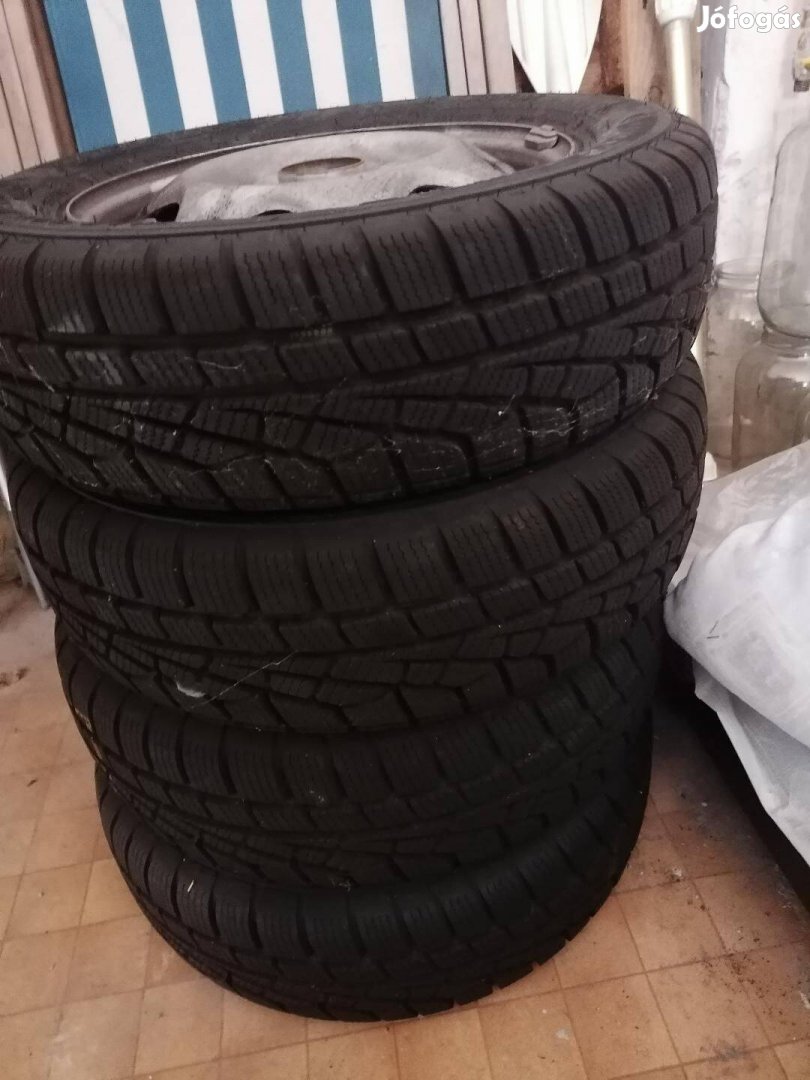 15570 R 13 téli gumi, lemez felni