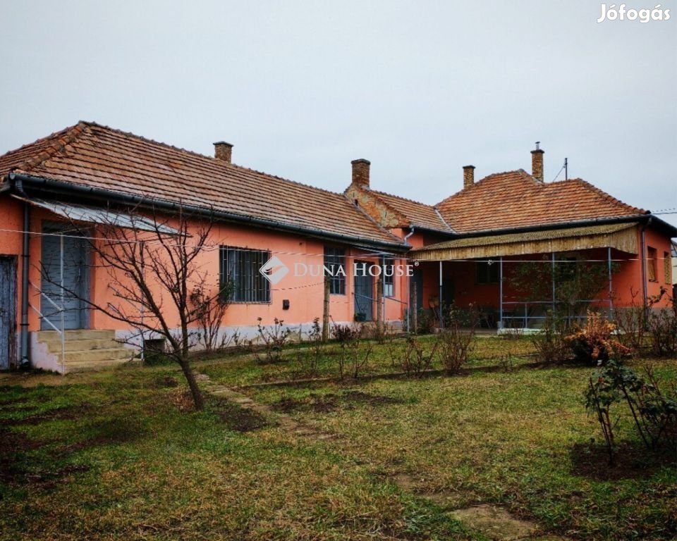 155 nm-es ház eladó Hatvan