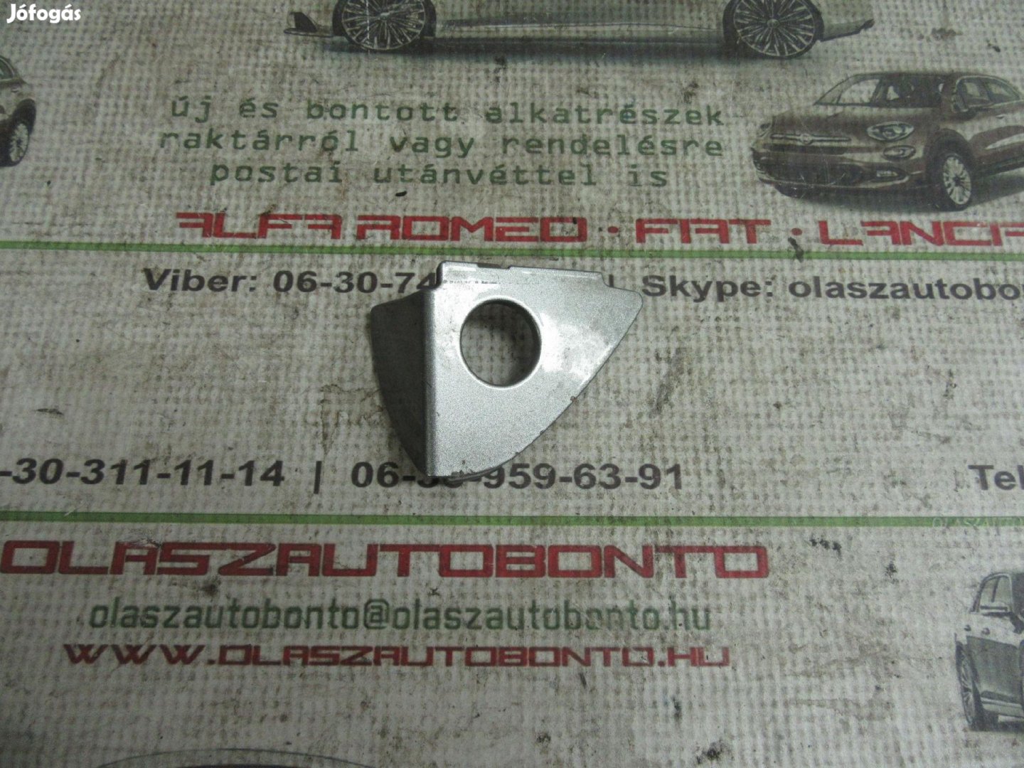 15954 Alfa Romeo 159 bal oldali zárbetét kupak