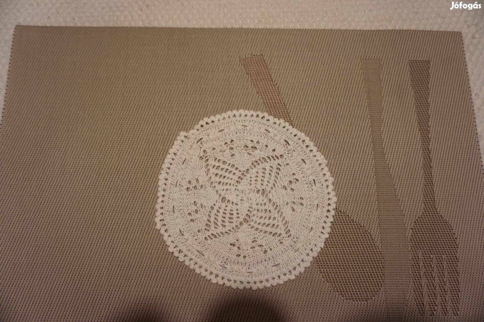 15,5 cm.-es fehér csipke alátét terítő eladó
