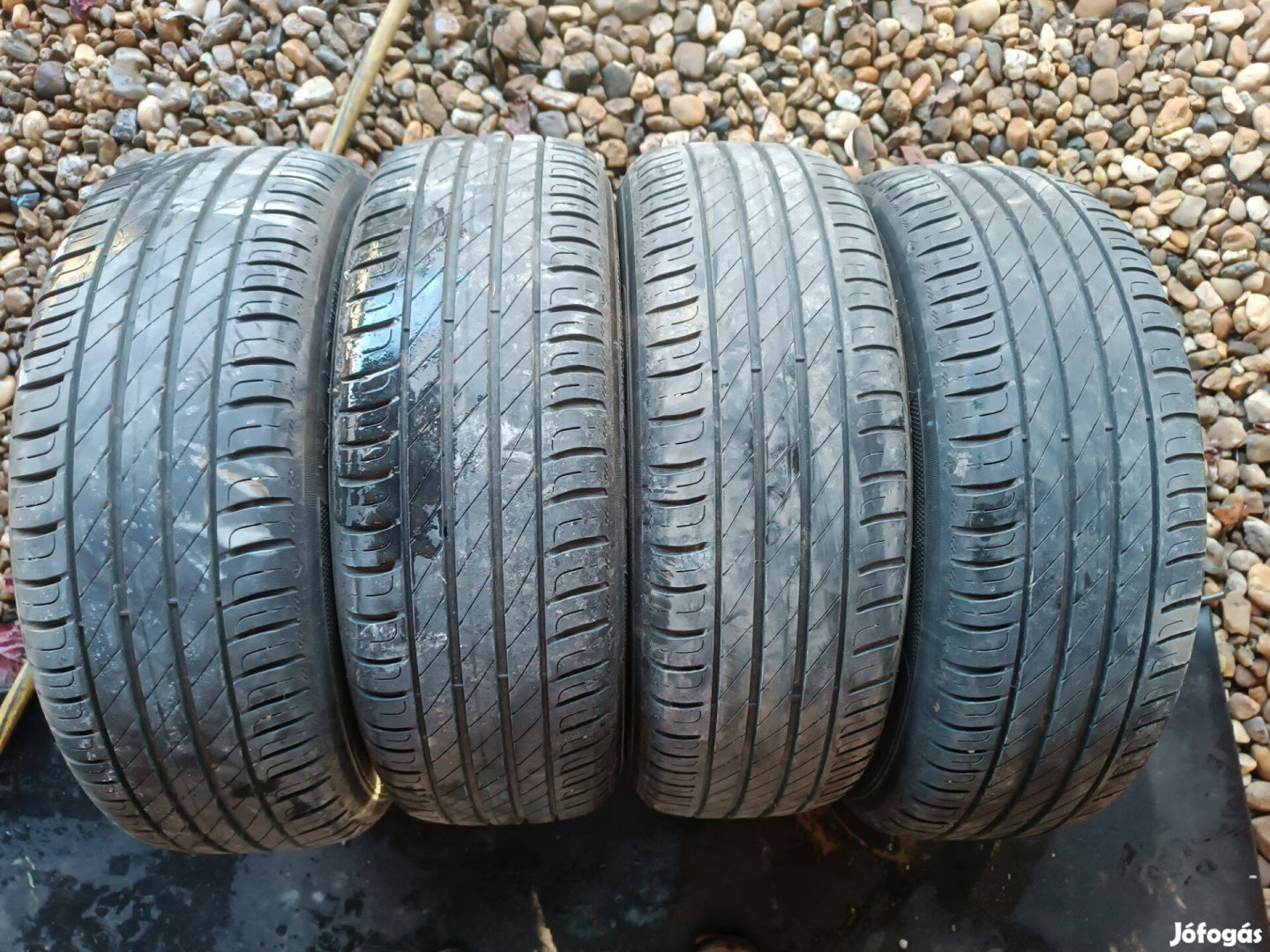 15" 185/60 R 15 Kleber nyári gumi eladó!