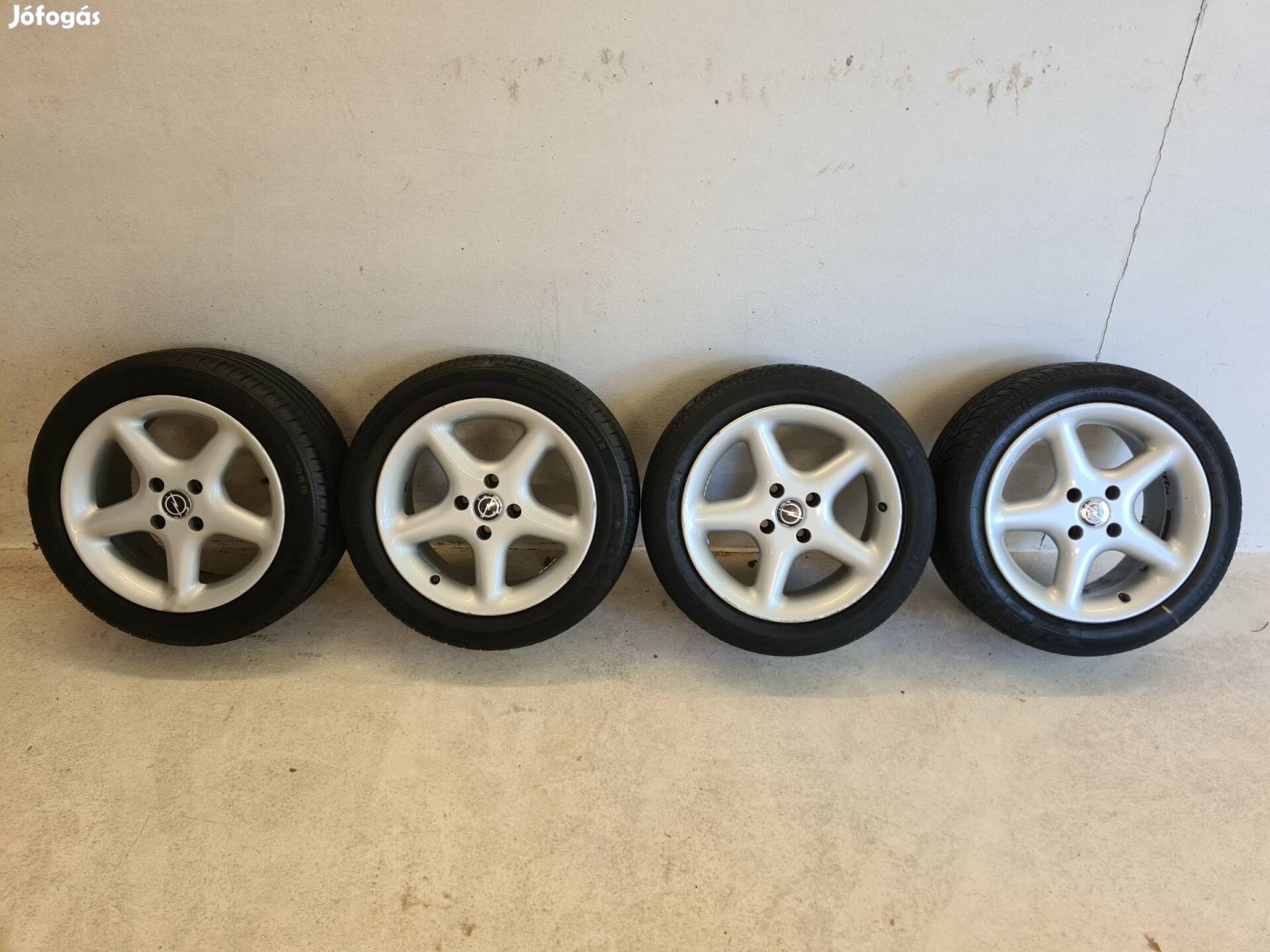 15" 4x100 Alufelni 195/50 R15 Nyári gumikkal 