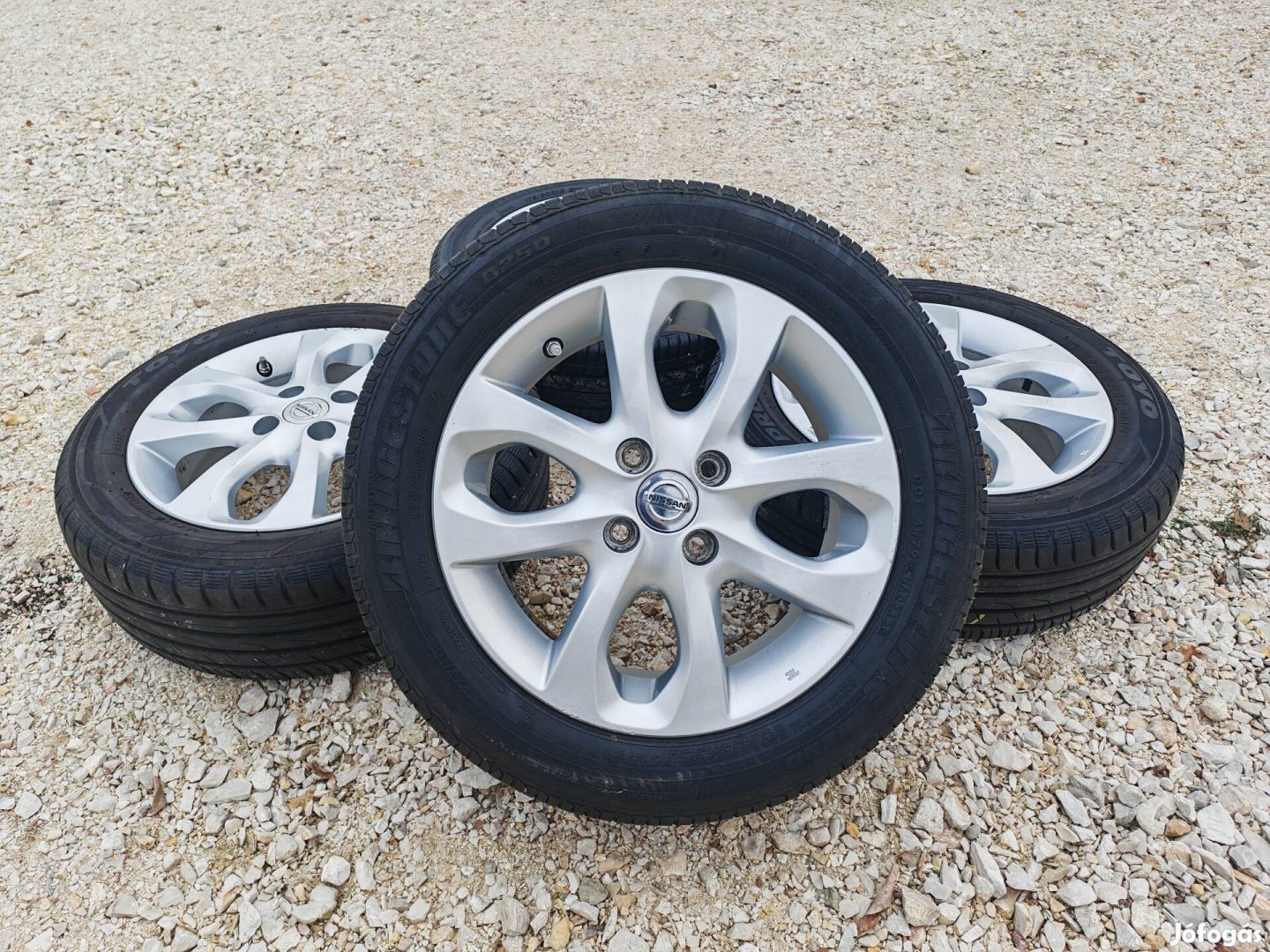 15" 4x100 Nissan Micra gyári alufelni szett nyárigumikkal +Tpms!