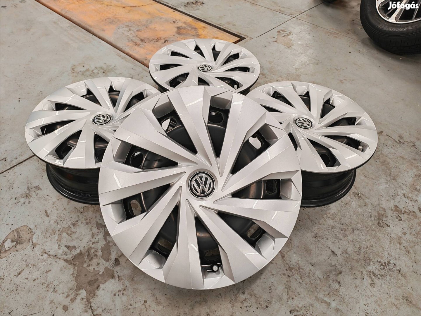 15" 5x100 VW lemezfelni szett dísztárcsával!