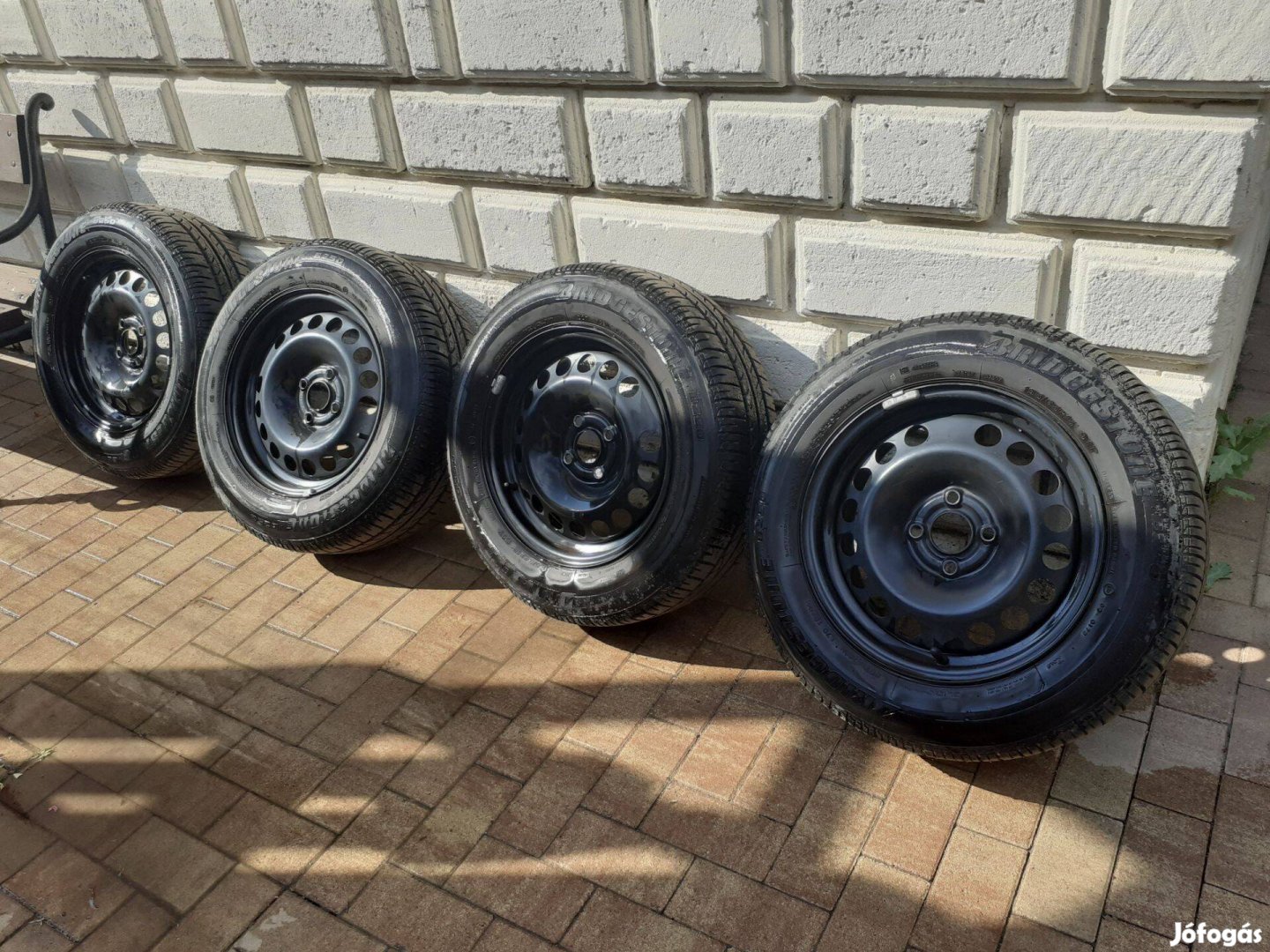 15" Acélfelni nyári gumikkal