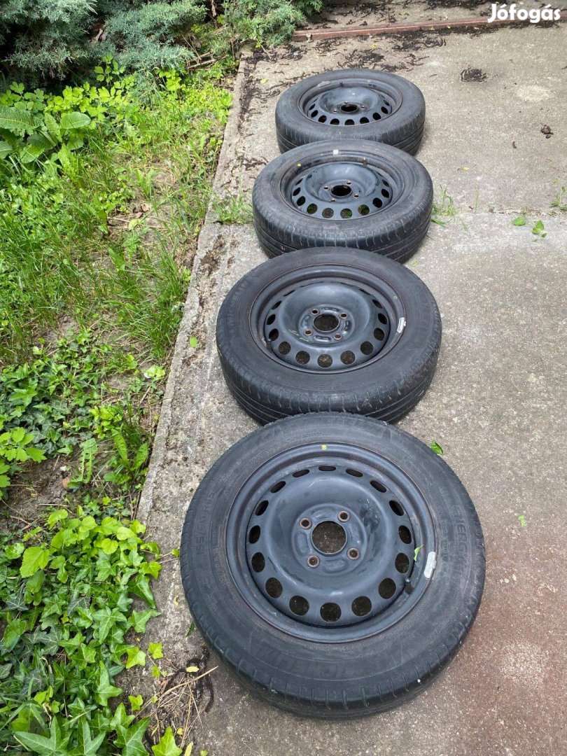15" Gjx15H2 ET44 használt acélfelni Volvo S40-ről
