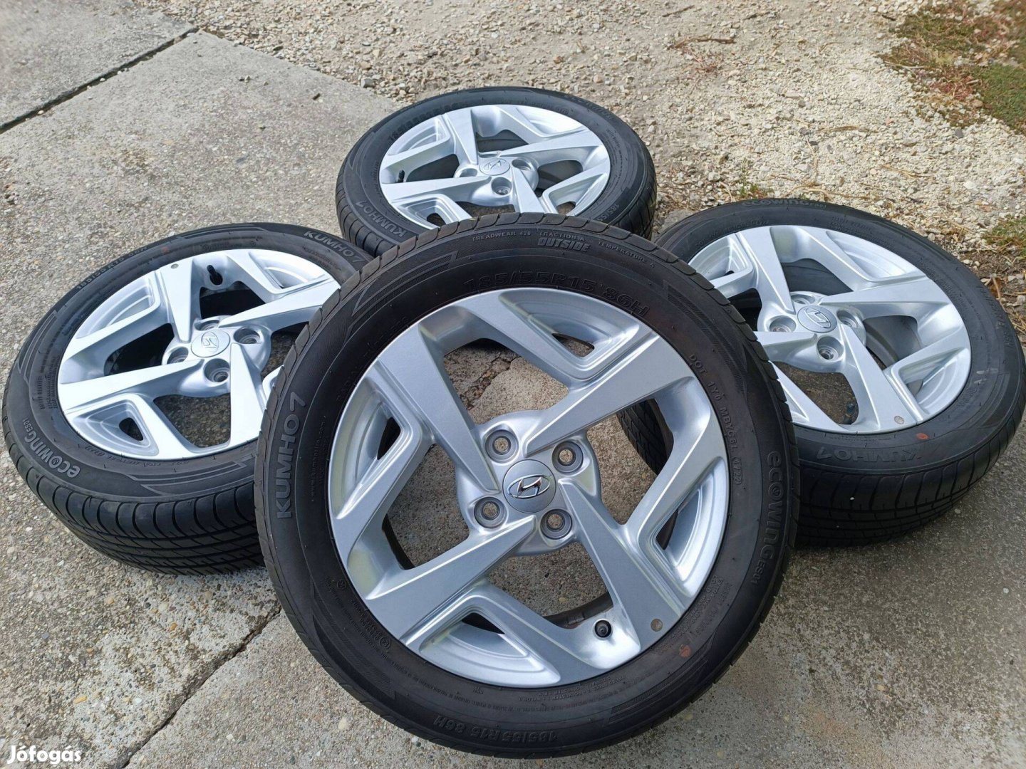 15 Gyári Hyundai I10 alufelni 4100 nyári gumik I10 4100