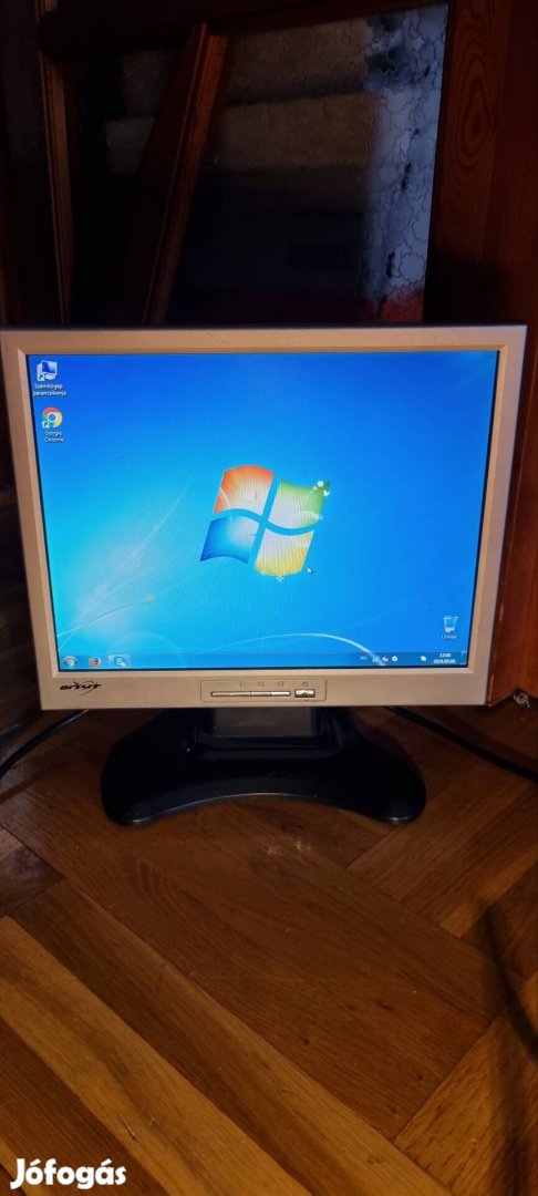 15" LCD monitor 