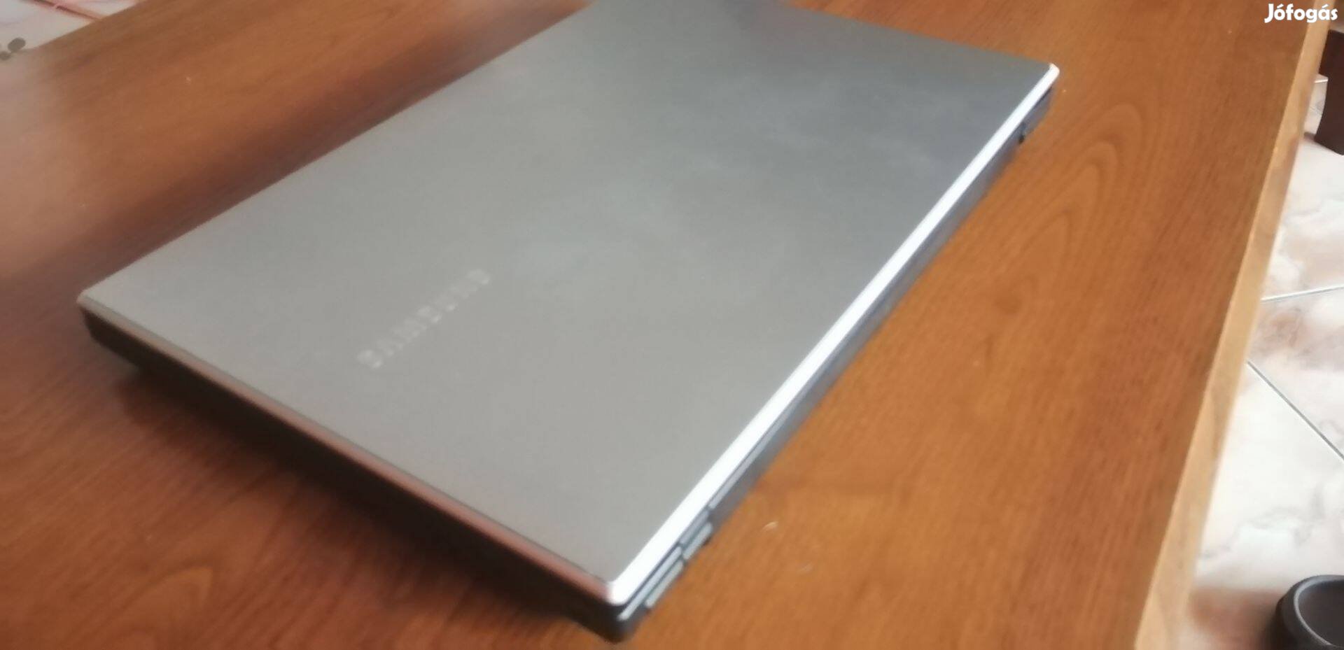 15" Samsung laptop, erős 4 magos A6 proci, jó akku, töltő