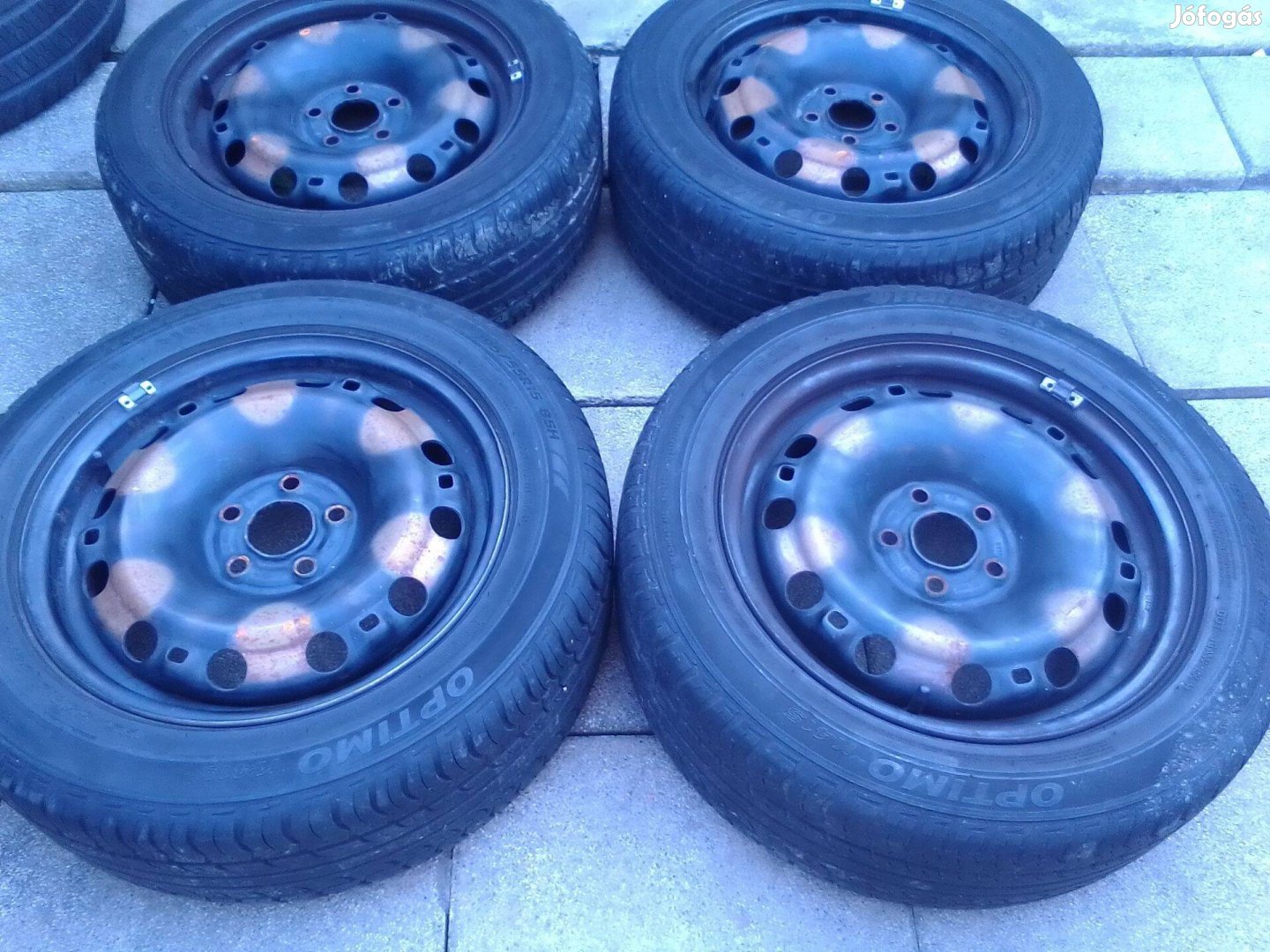 15" VW Polo lemezfelni nyári gumival