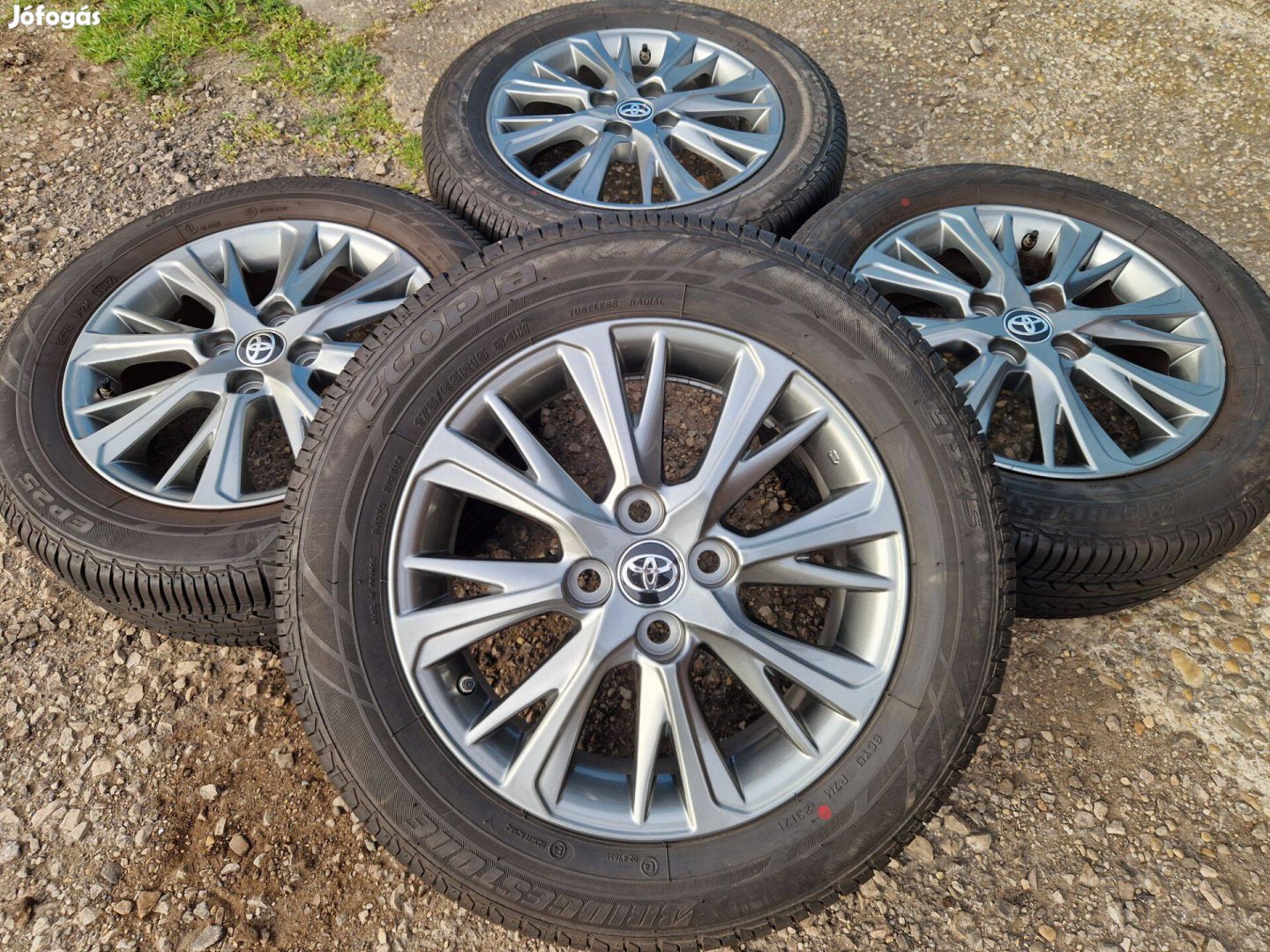 15" gyári Toyota Yaris alufelni +Tpms nyárigumik kerékanyák 15 felni