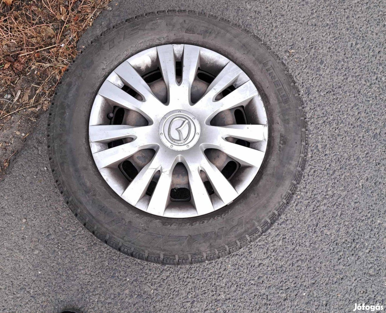 15'-os, Mazda acélfelni+téli gumi+dísztárcsa eladó