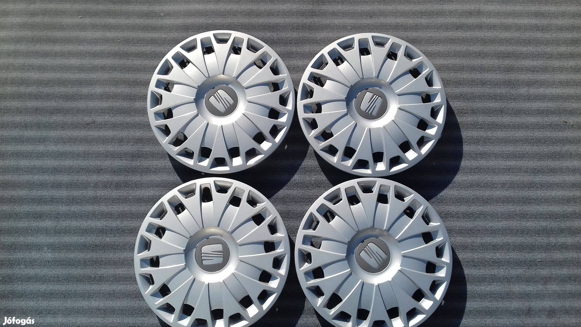 15 colos gyári Seat dísztárcsa garnitúra újszerű állapotban