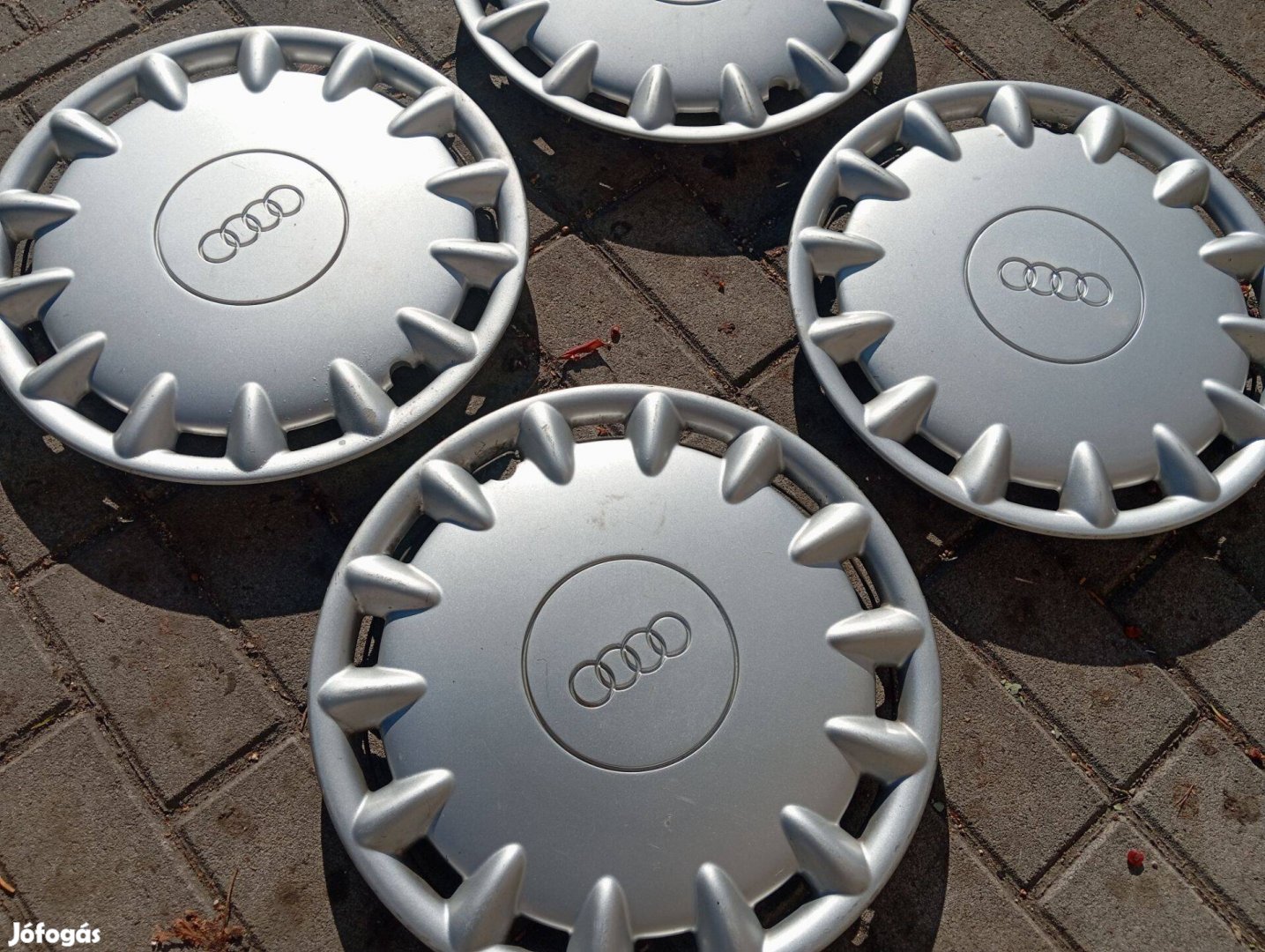 15-ös Audi gyári dísztárcsa garnitúra