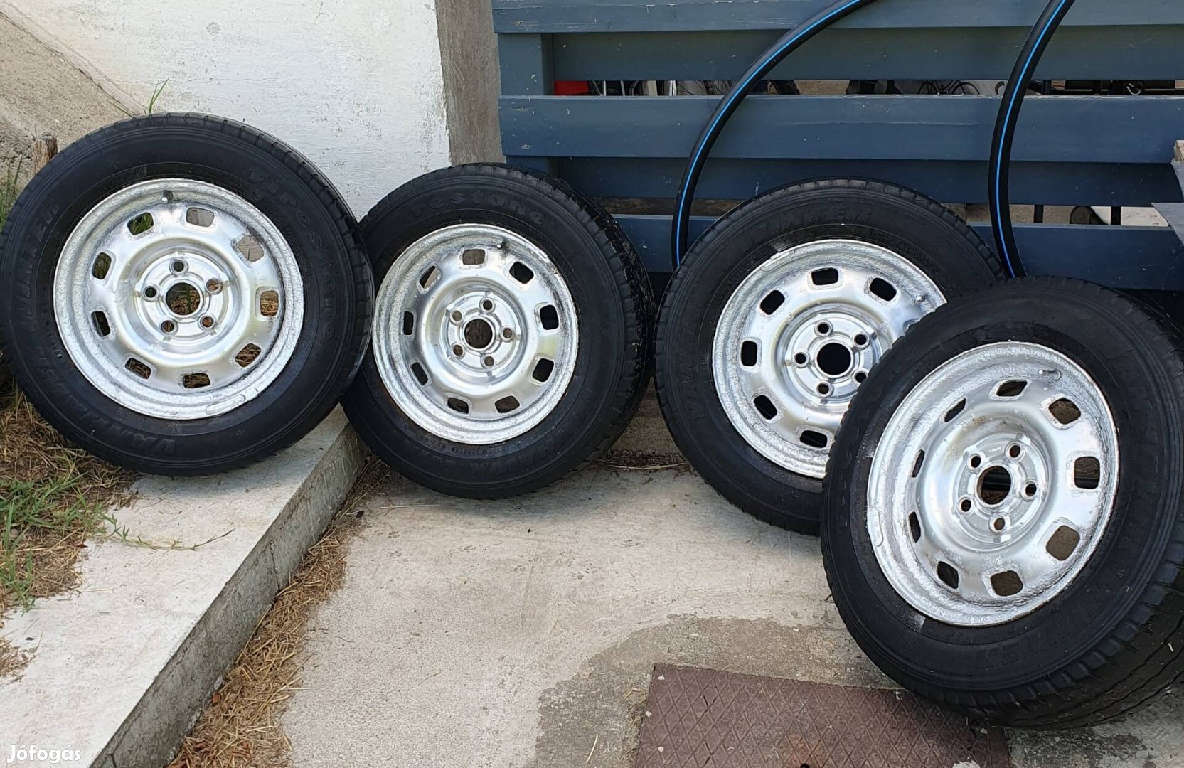15-ös Volkswagen T4 lemez felni 195/70 R15 téli gumival