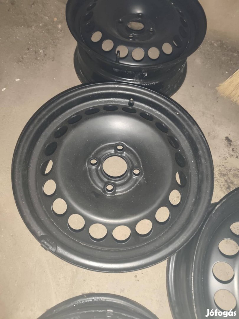 15 ös opel astra, 2 szett vas felni+téli gumival