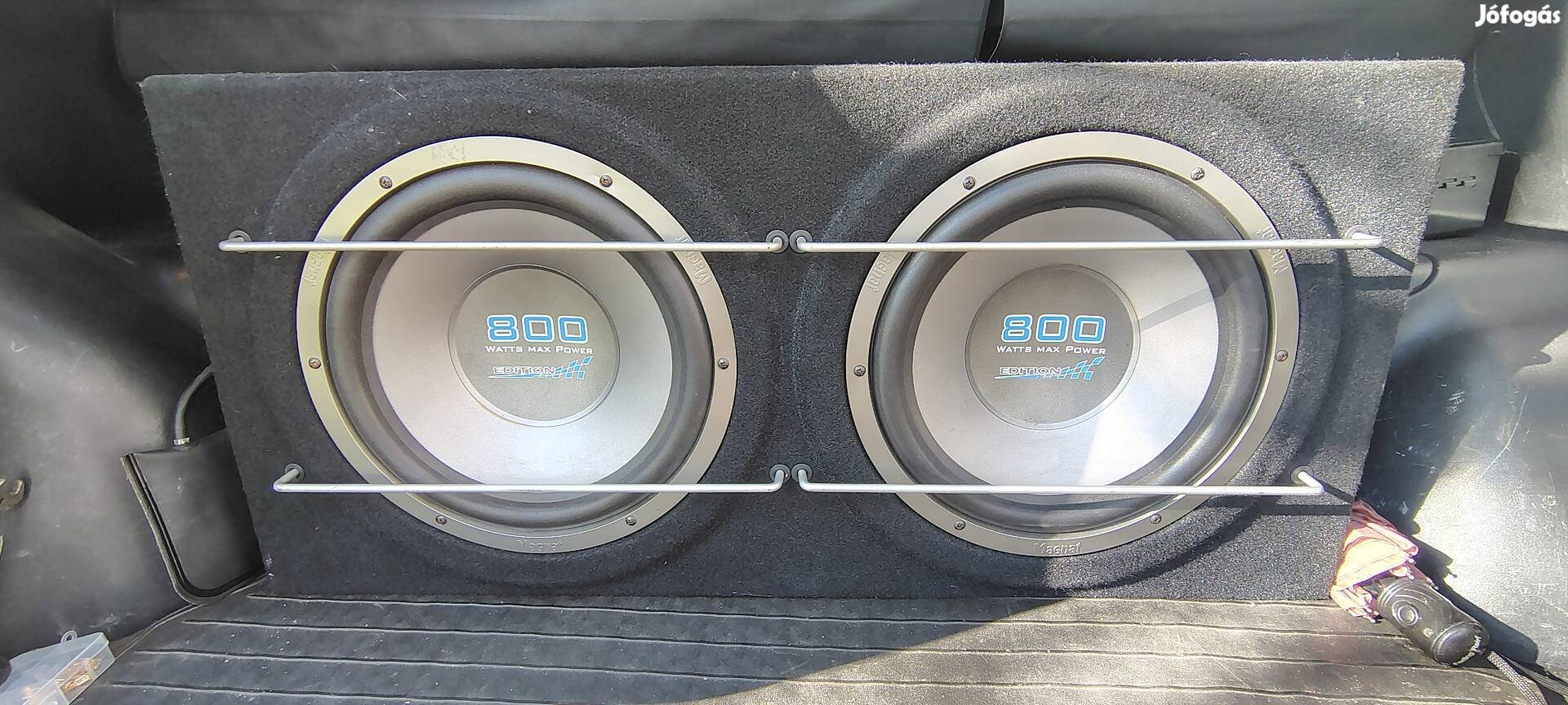 1600 watt Magnat autós mélyláda