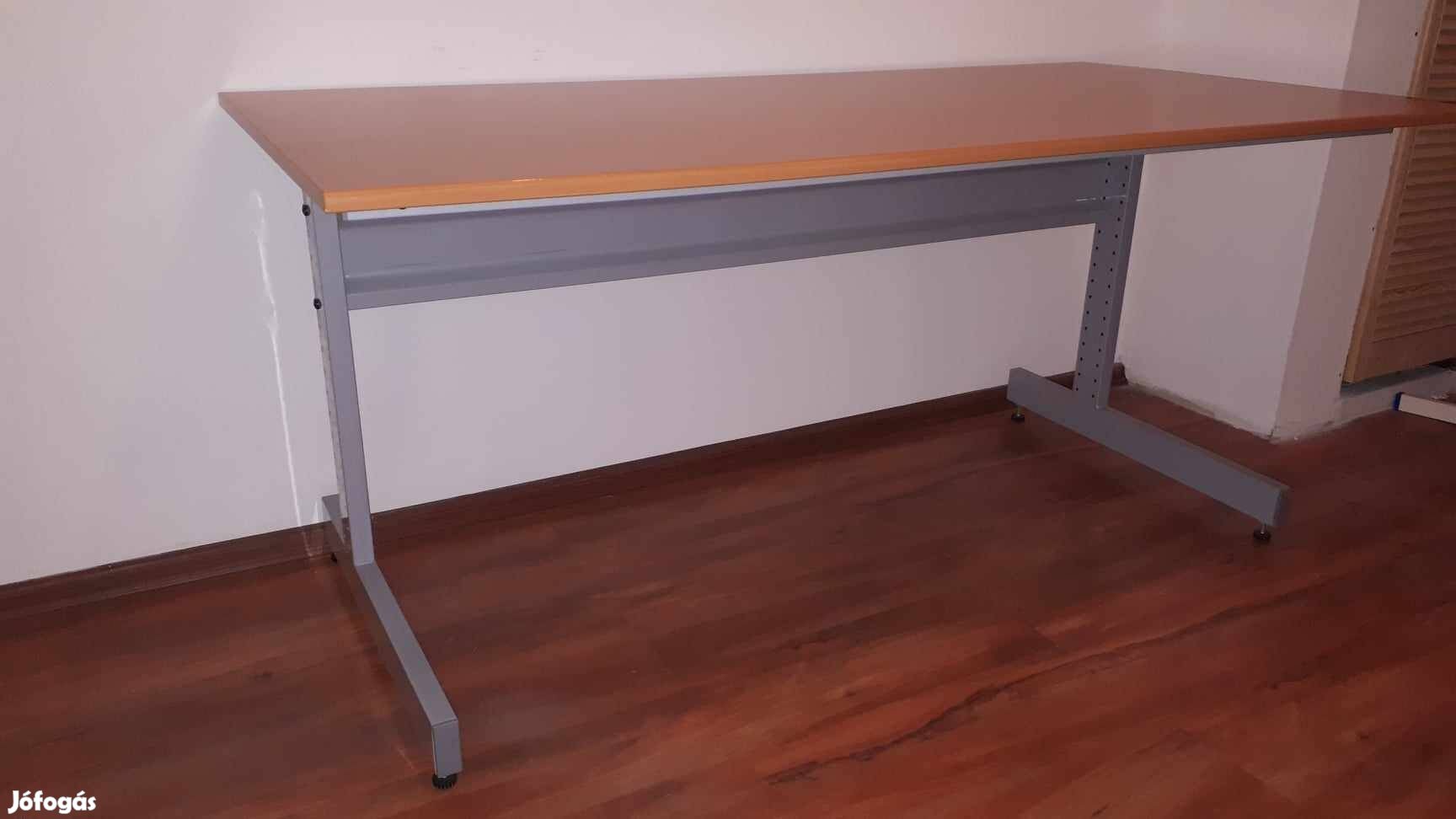 160x80 Ikeás asztal