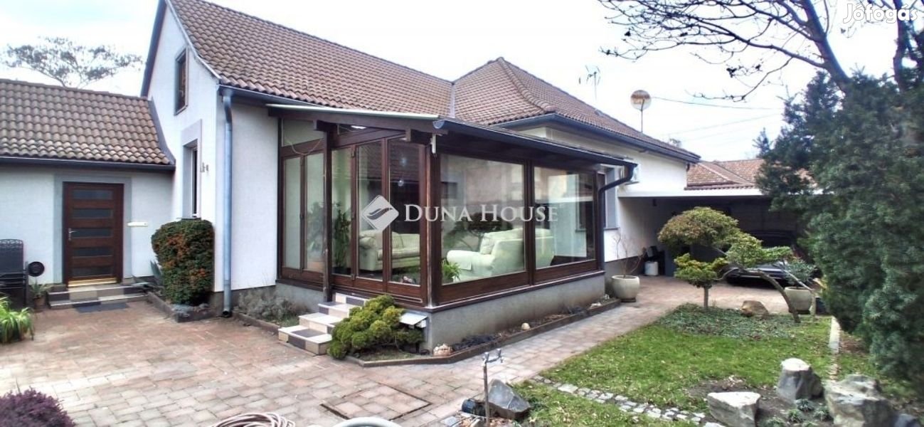 162 nm-es ház eladó Cegléd