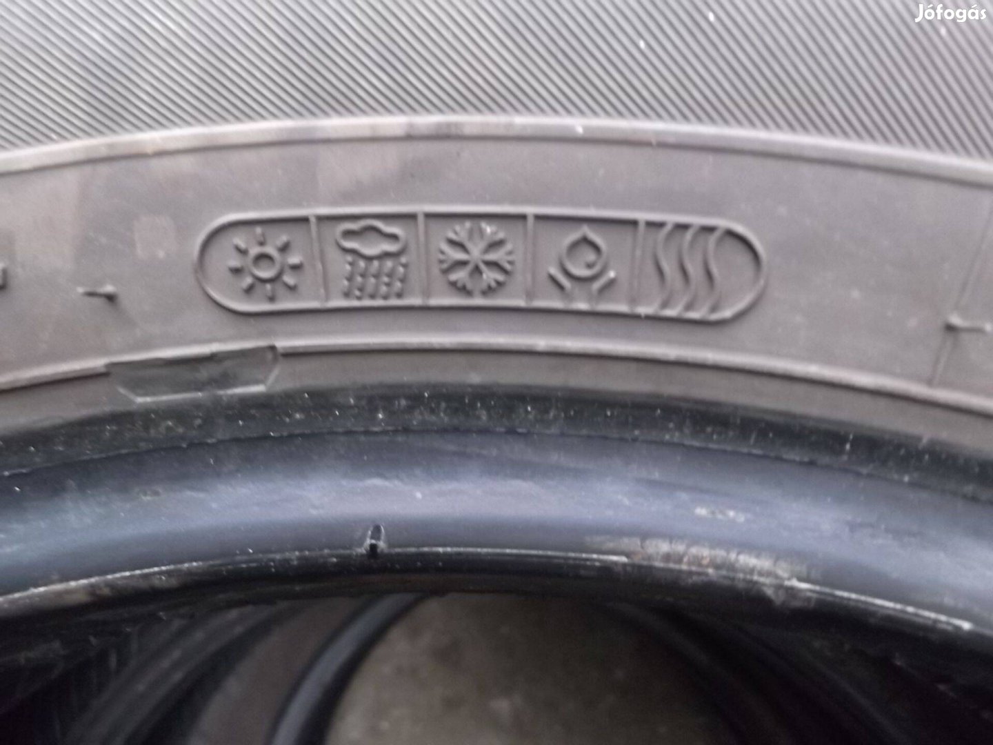 165/65R14 négyévszakos gumi eladó