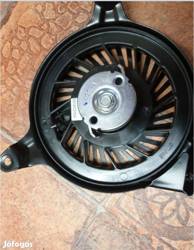168mm-es lyukközép távolsággal 3 pontos felfogatású berántószerkezet