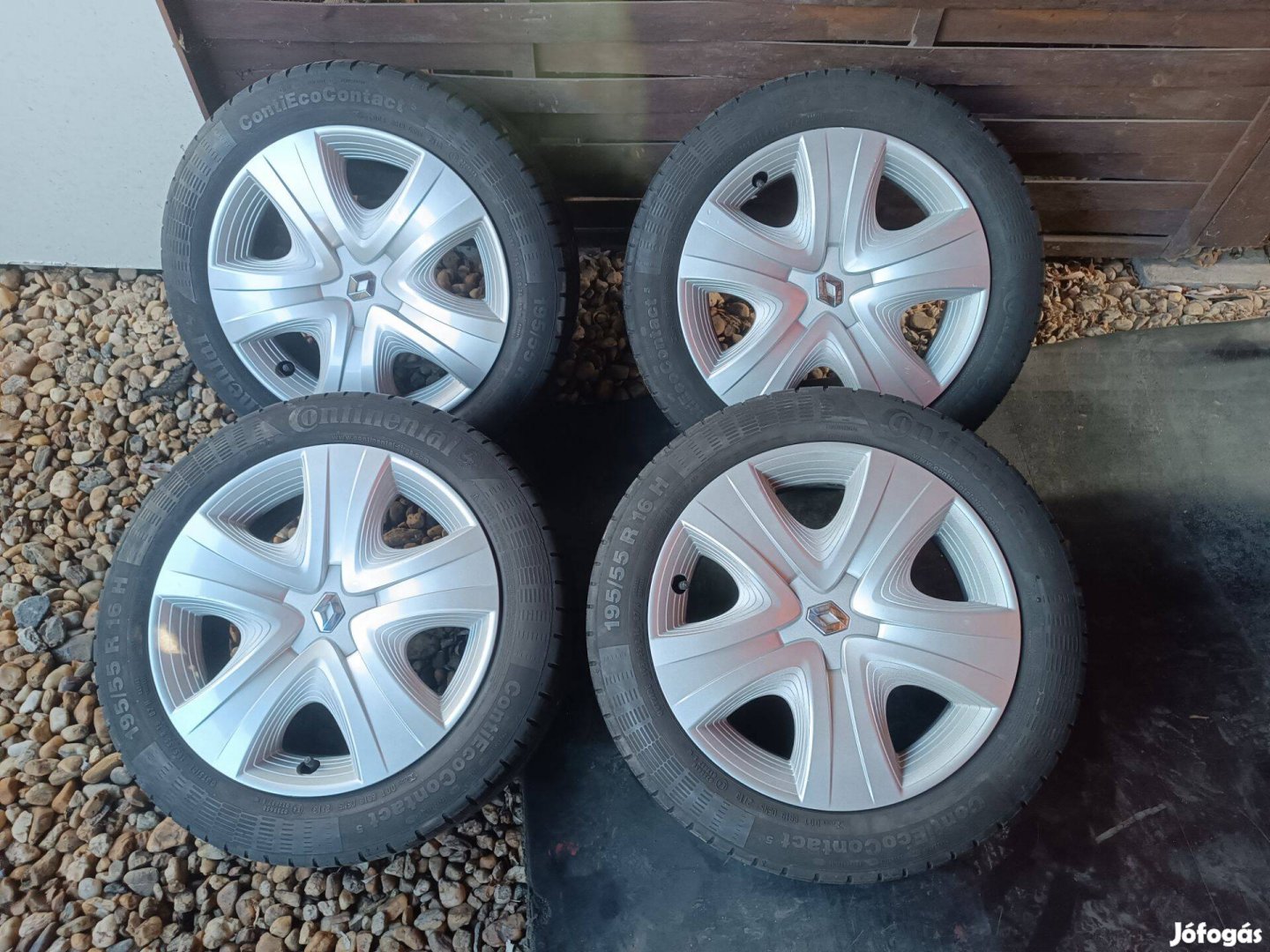 16" 4x100 Gyári Renault/Dacia Struktúrfelni +nyári gumi eladó!