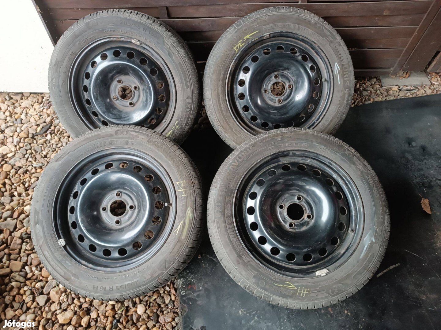 16" 4x100 Gyári Renault felni +Újszerű nyári gumi eladó!