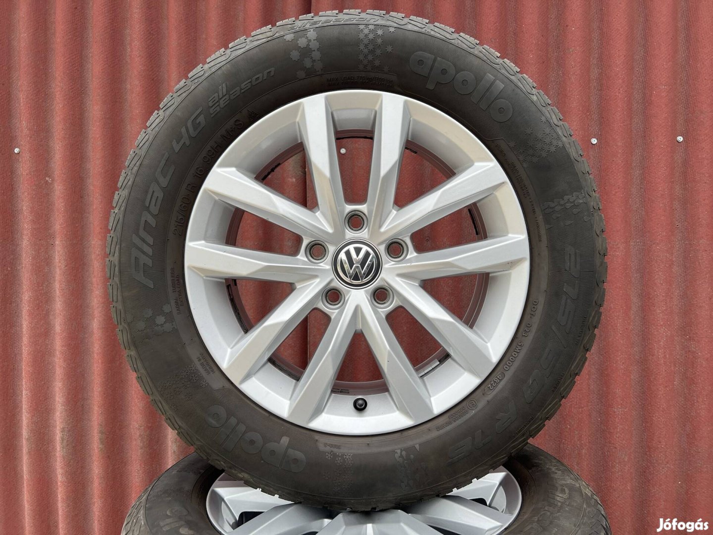 16" 5x112 gyári VW alufelni négyévszakos gumikkal!