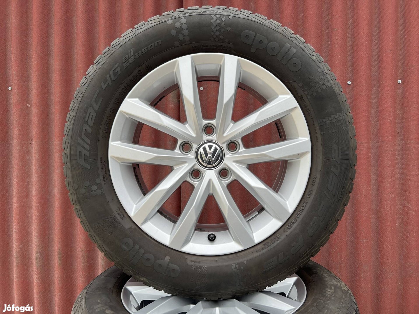 16" 5x112 gyári VW alufelni négyévszakos gumikkal!