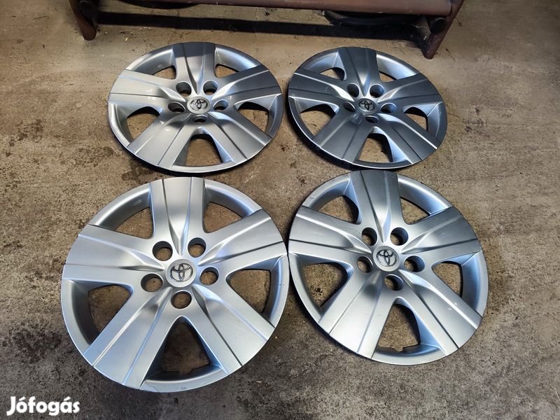 16" Gyári Toyota Dísztárcsa 90Garage