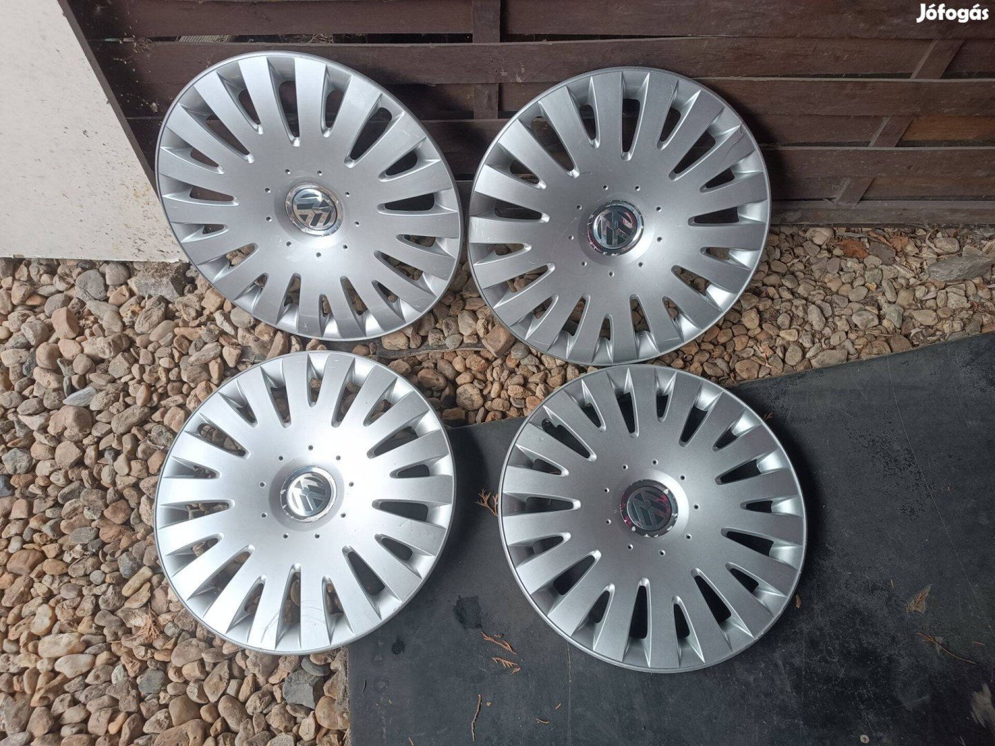 16" Gyári VW dísztárcsa eladó!