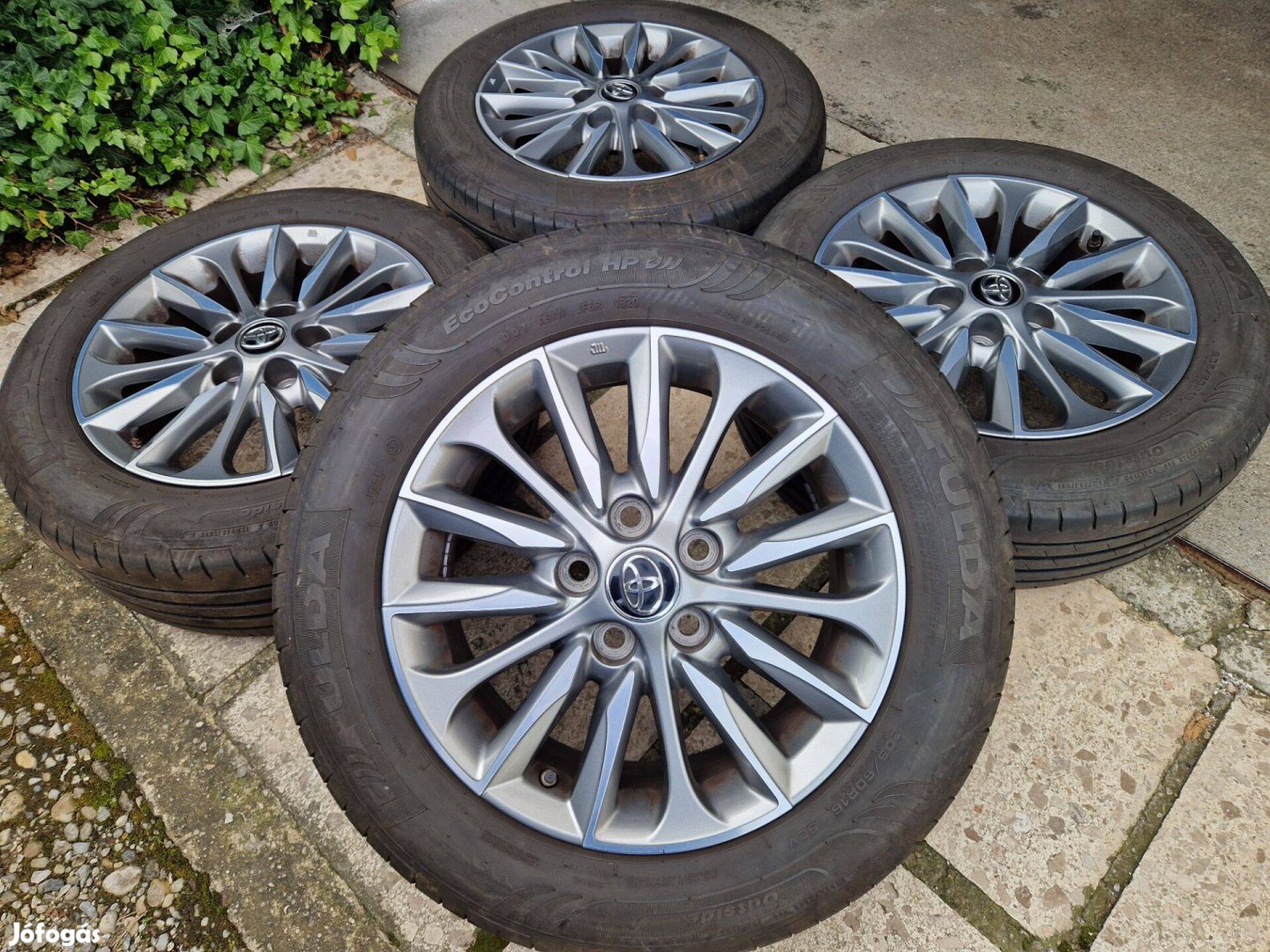 16" gyári Toyota Verso alufelni szenzorokkal nyárigumik 16 col felni