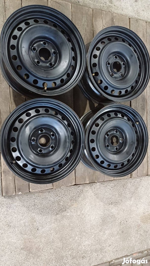 16"-os, 5x114,3-as gyári Nissan acélfelni garnitúra kitűnő állapotban