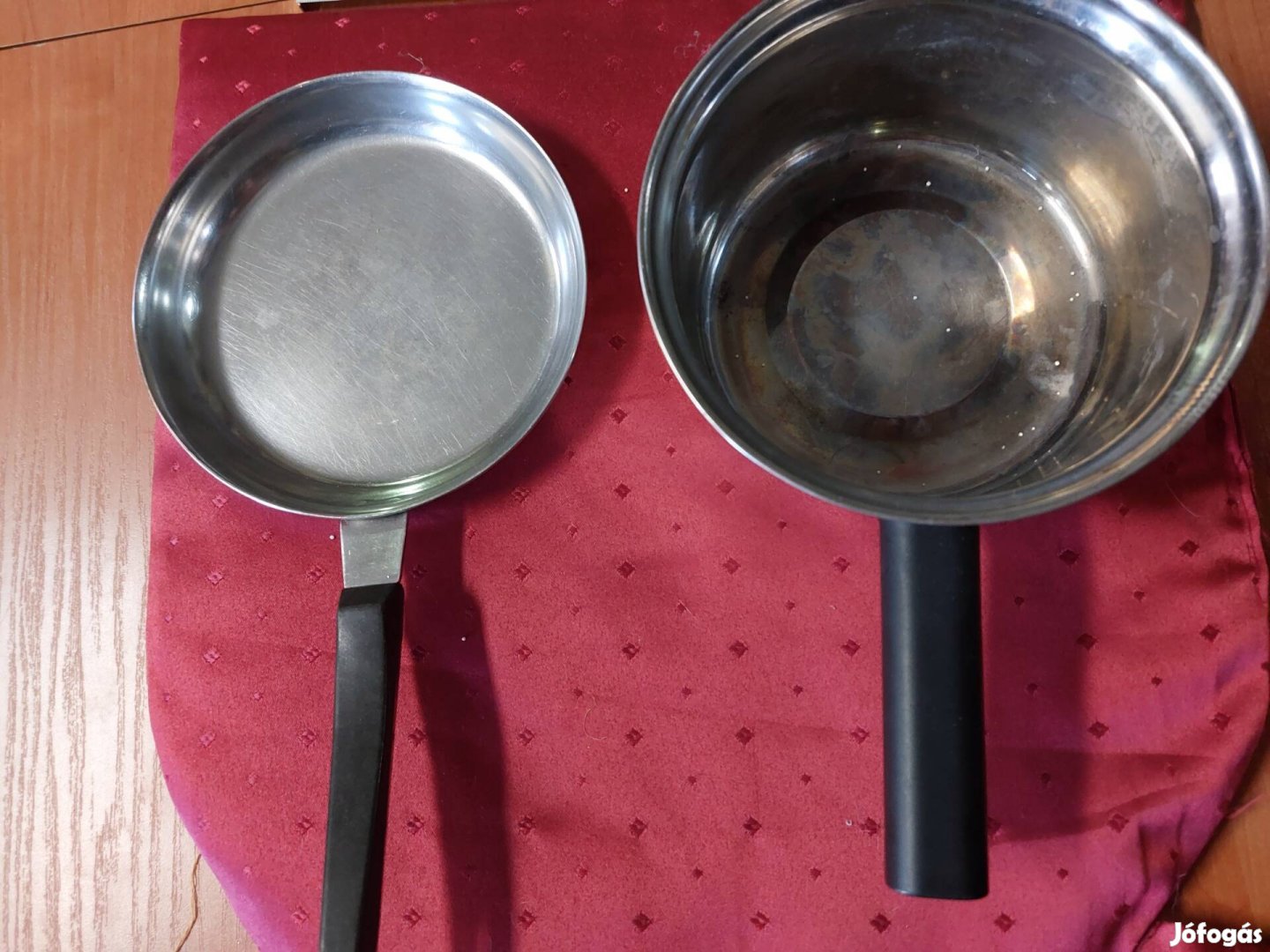 16 cm átmérőjű nyeles lábos es serpenyő