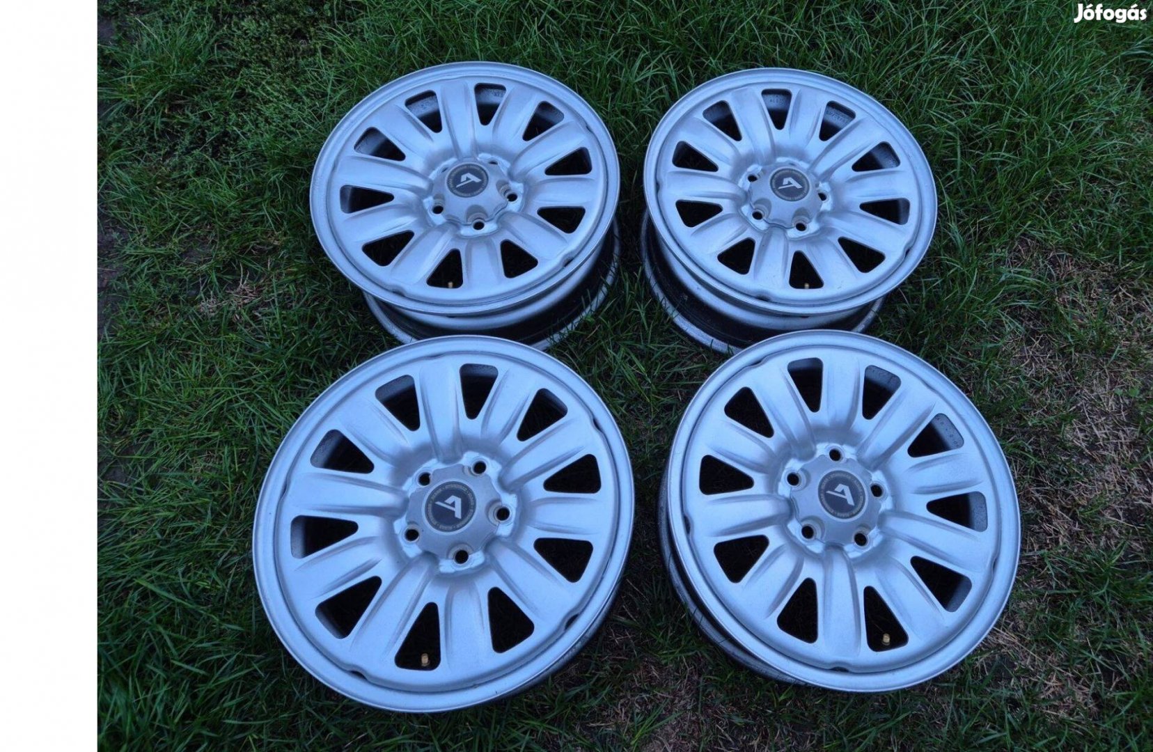 16 col Dacia Duster hybrid acélfelni 5x114.3 lemezfelni R16 acél felni