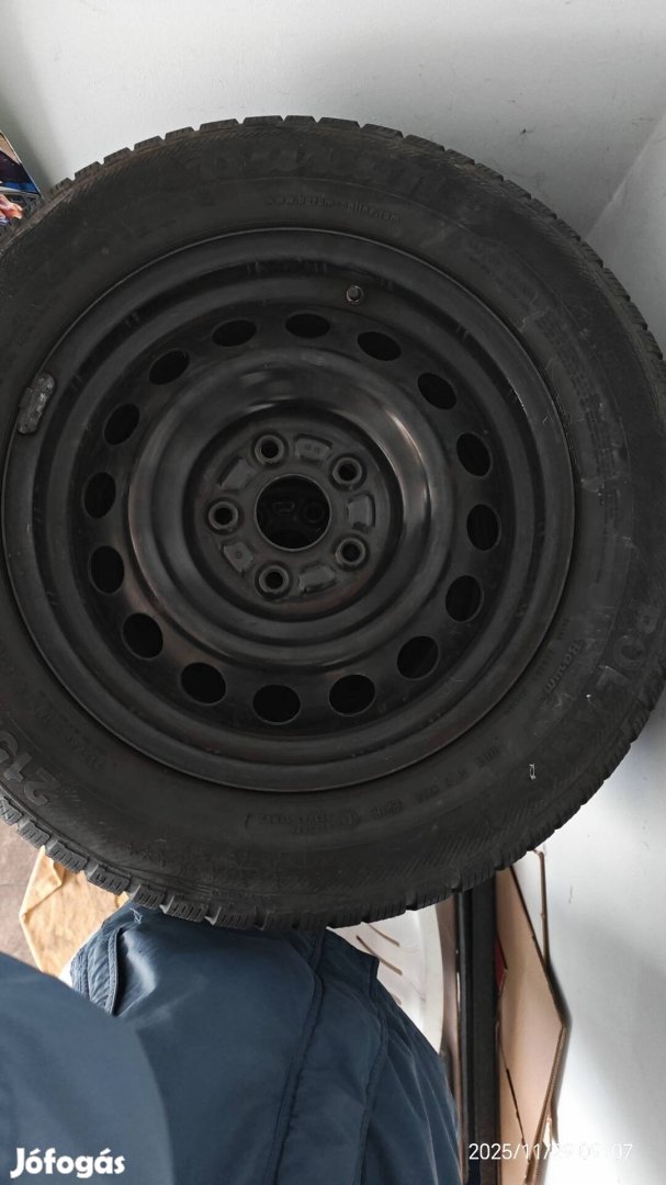16 collos téligumi, szenzorral, lemezfelnivel eladó 