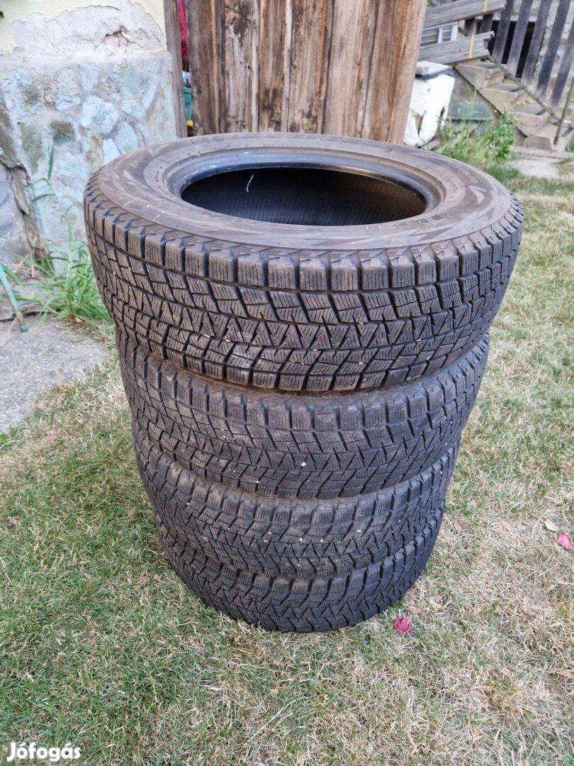 16 colos Bridgestone Blizzak 215/70 R16 téli gumi garnitúra