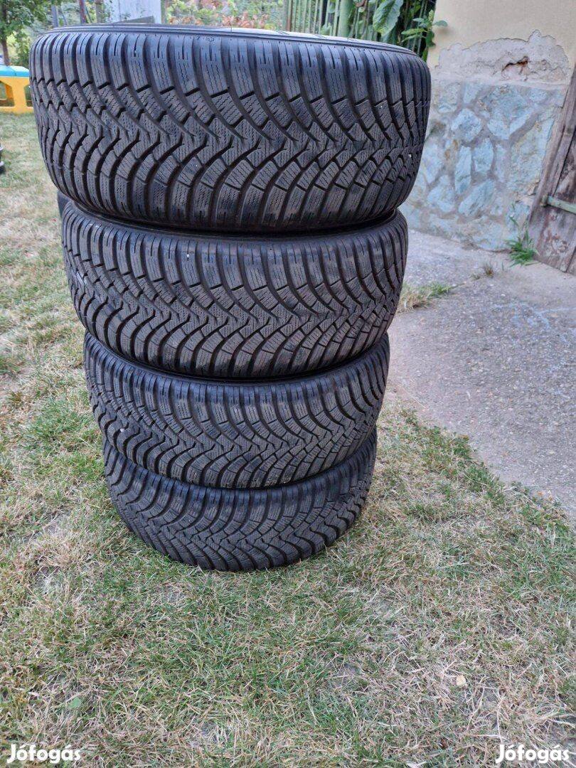 16 colos Falken téligumi 225/55 R16 garnitúra újszerű állapotban