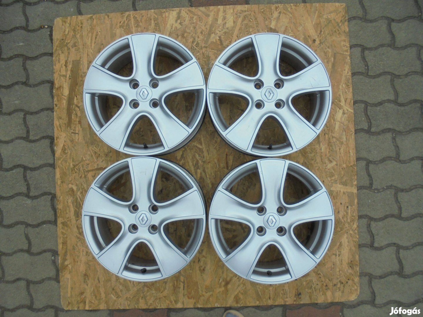 16-os 4 x 100-as Renault alufelni eladó