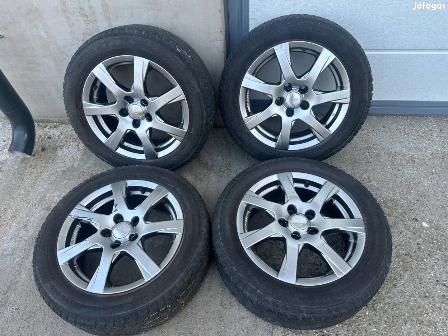 16-os 5x114.3 -as alufelni garnitúra eladó téli gumival Honda Civichez