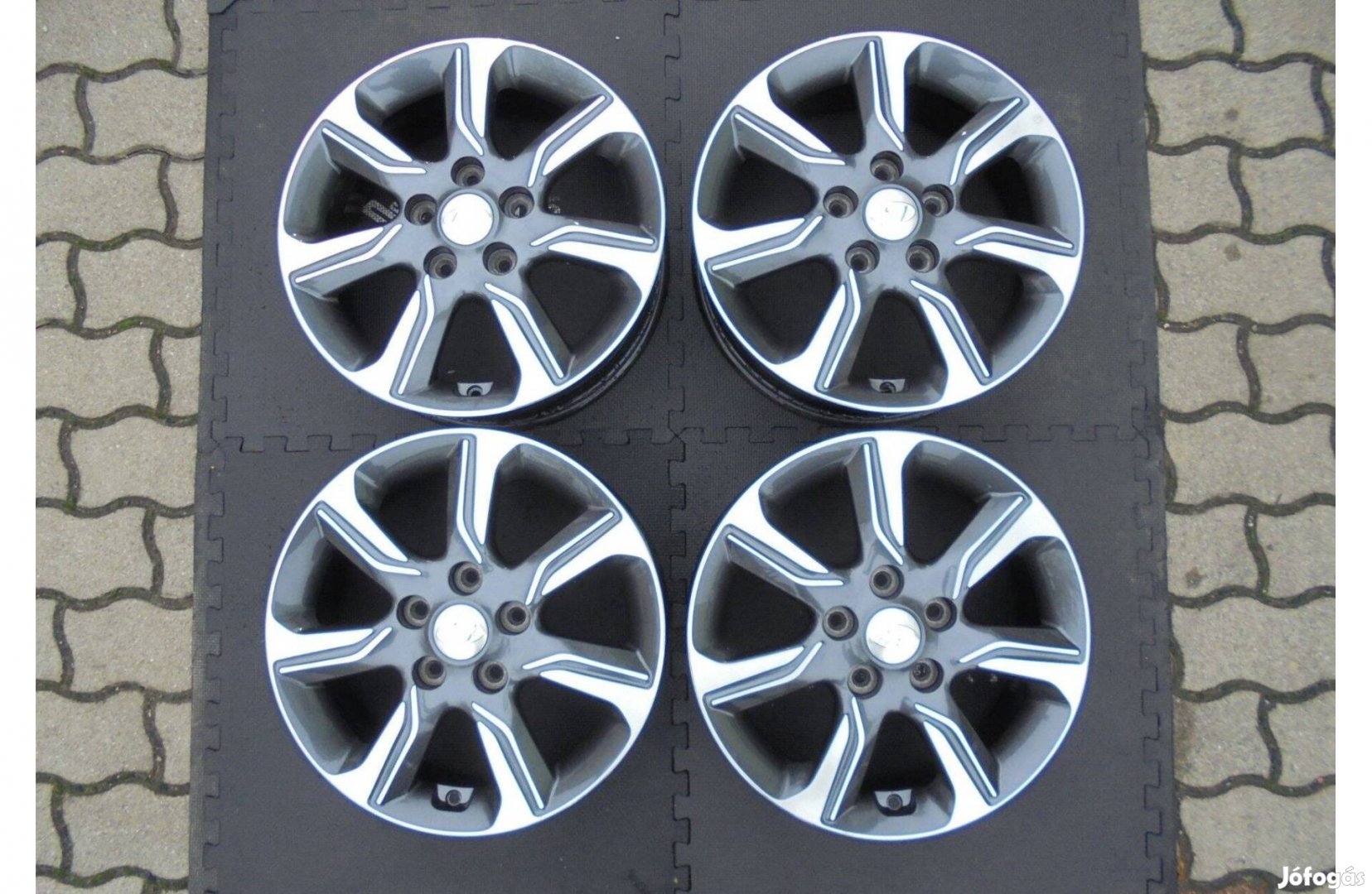 16-os Hyundai gyári alufelni kitűnő eredeti állapotban eladó