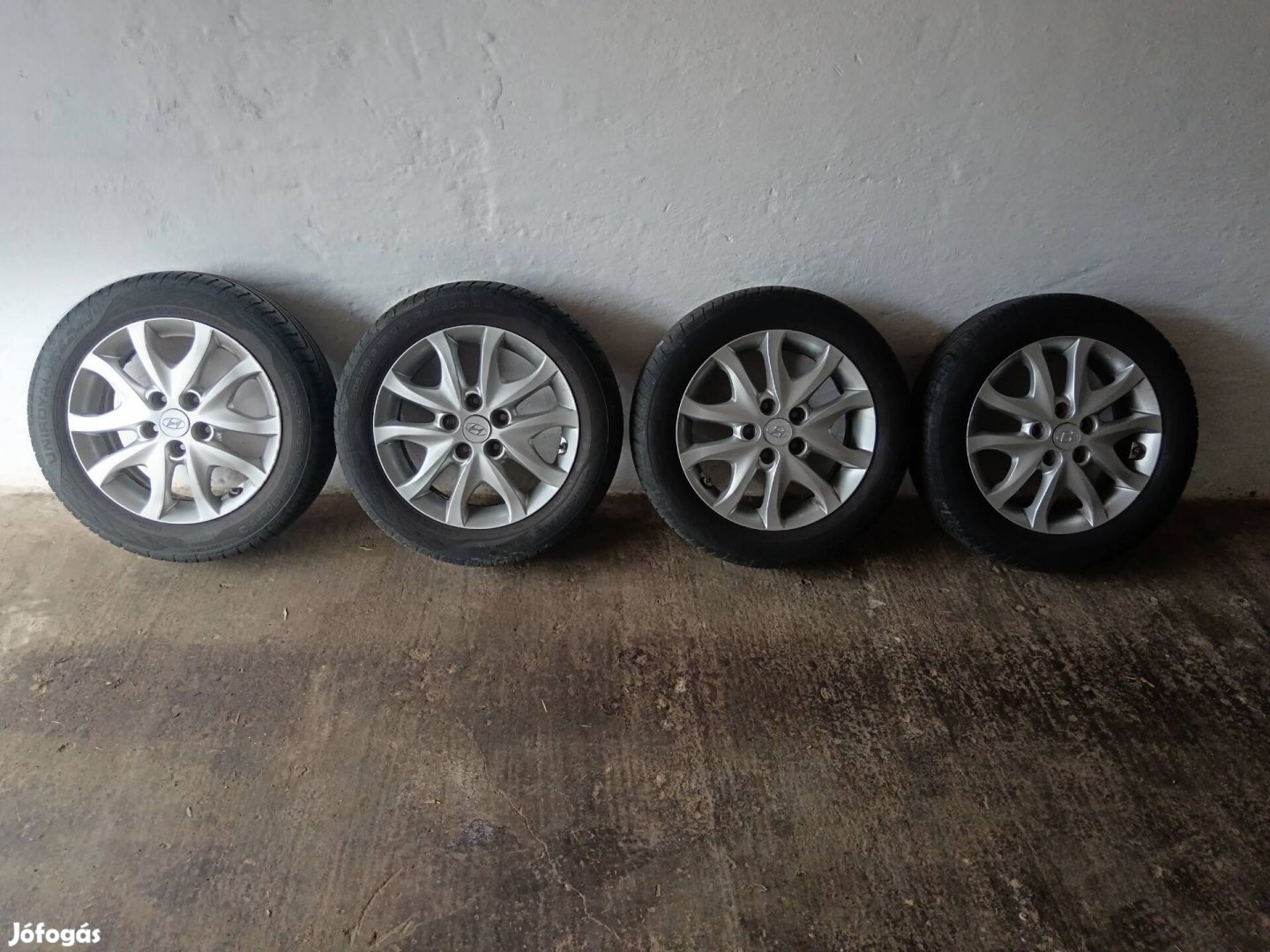 16"os Hyundai slufelni eladó! 