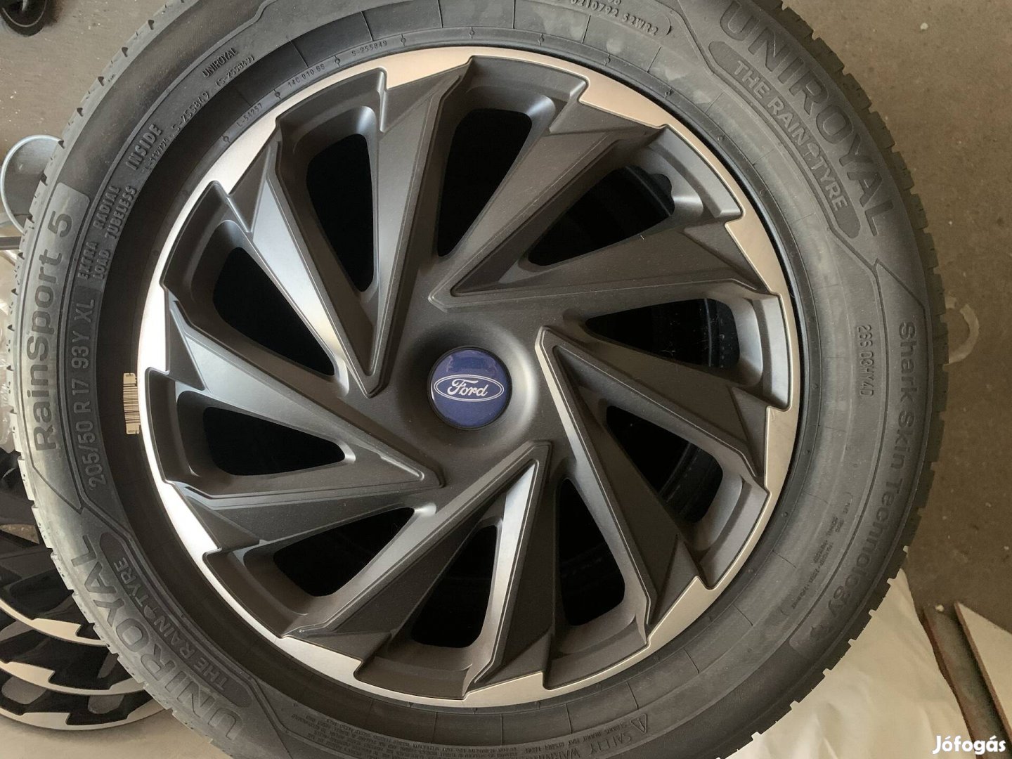 16-os dísztárcsa szett (Ford logóval)