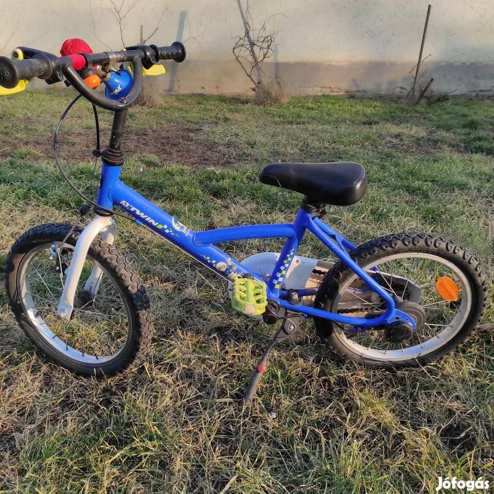 16-os fiú bicaj