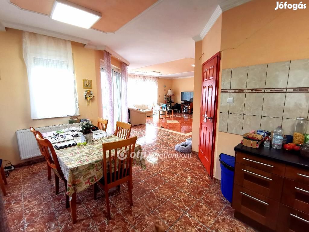 170 nm-es ház eladó Szigetszentmárton